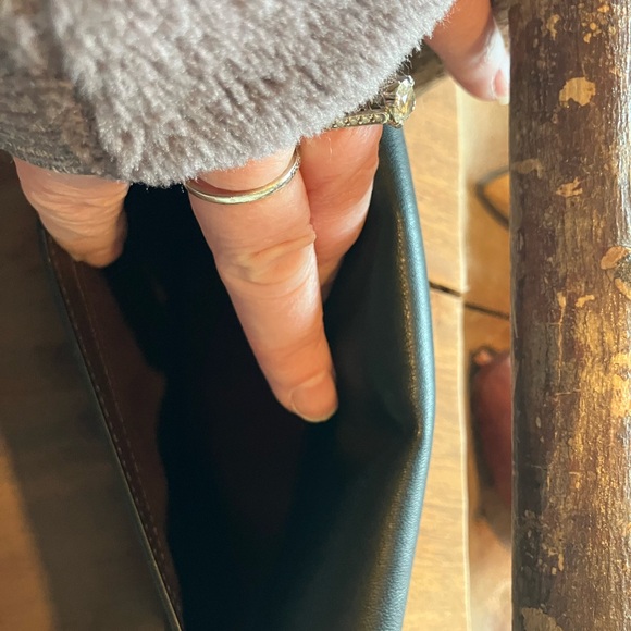 Coach Black and Gold Women’s Leather Wallet - Picture 4 of 8